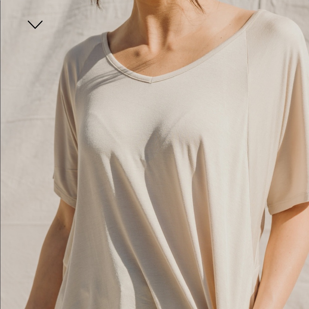 Beige Basic Top / size medium - Picture 4 of 5